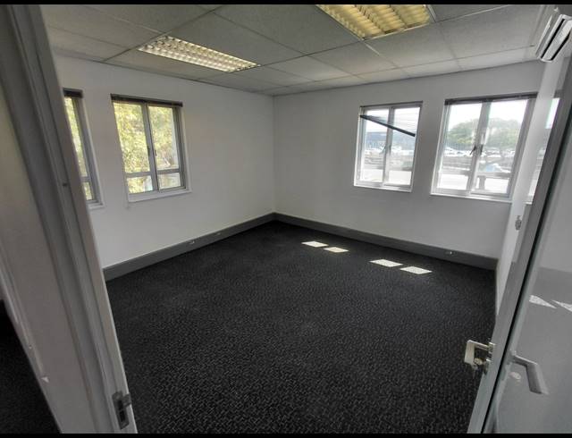 1,101M² OFFICE TO LET IN BRYANSTON
